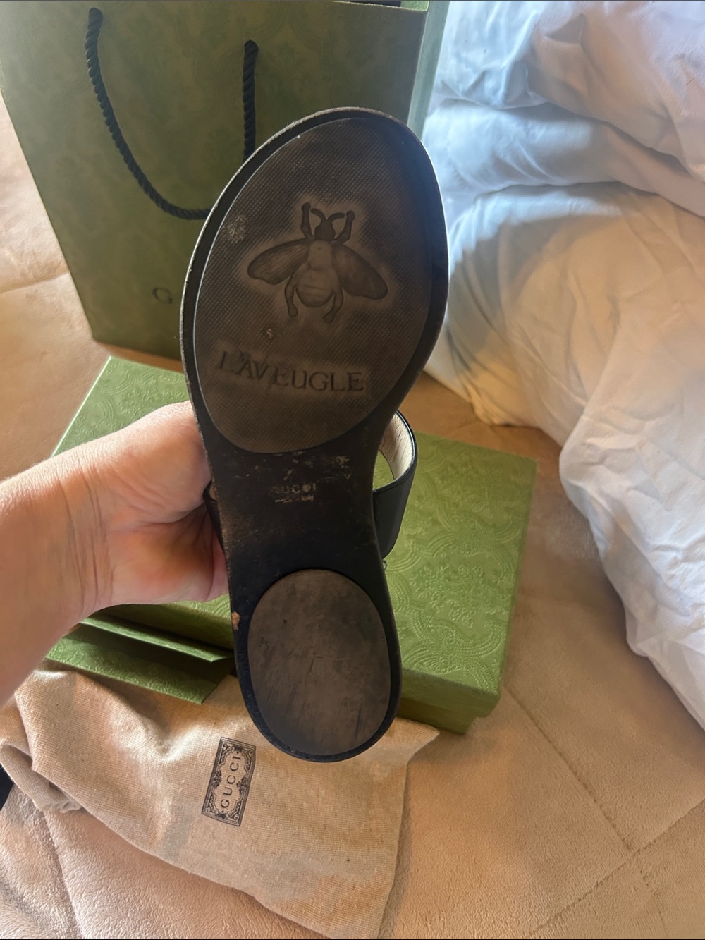 Gucci Black Patent Leather GG Thong Sandal with Gold Hardware - Picture 2 of 2